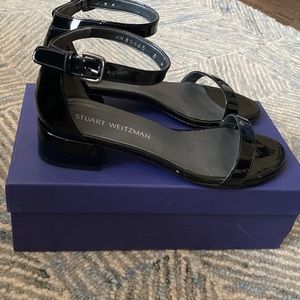 Stuart Weitzman Nudist June in Black Patent Leather in 8 Wide